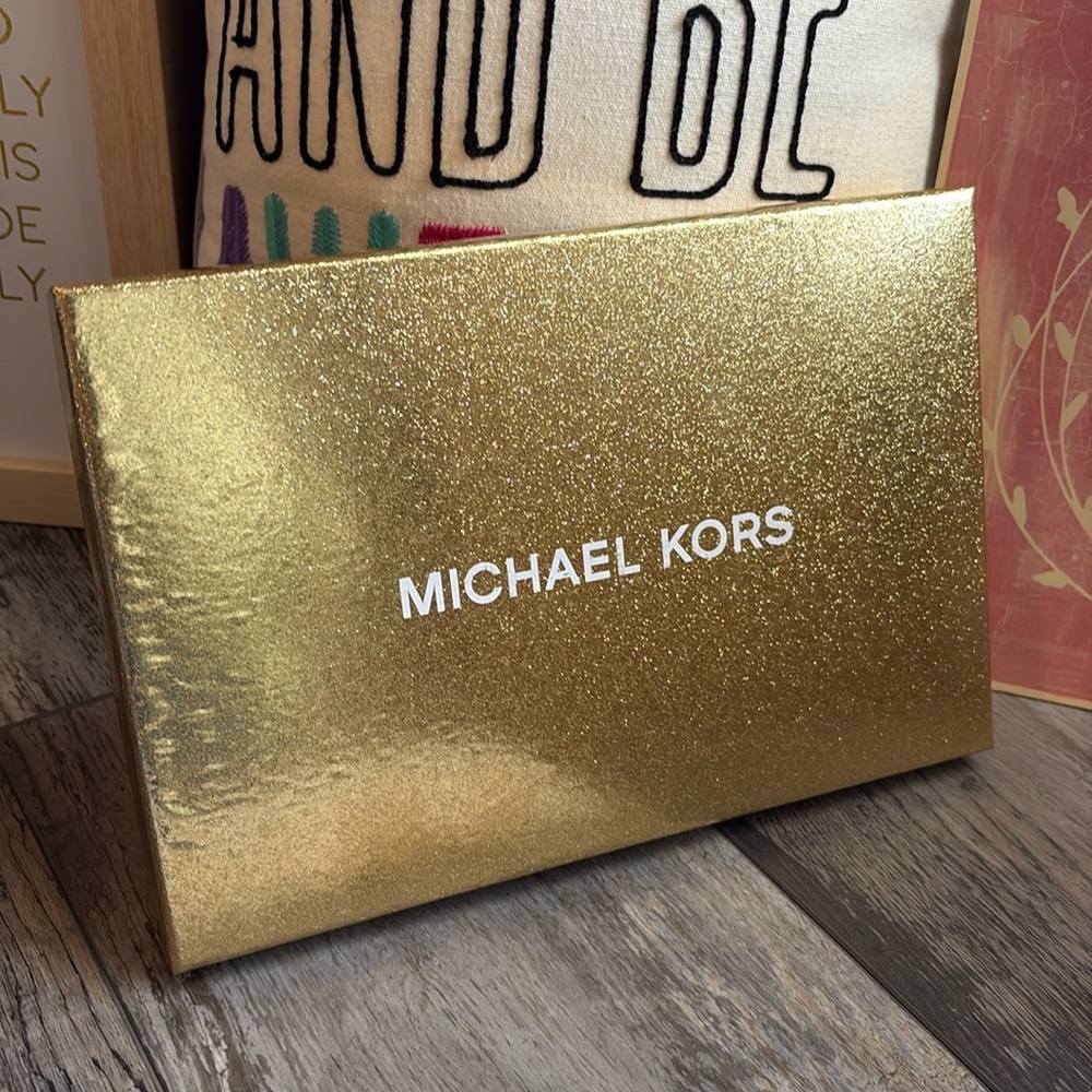 NWT- Michael Kors Jet Set Clutch/Wristlet with Iconic MK Monogram - Picture 7 of 8